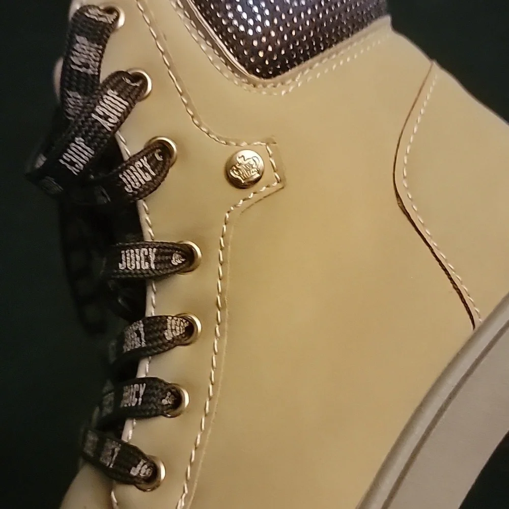 Boots - Picture 4 of 4